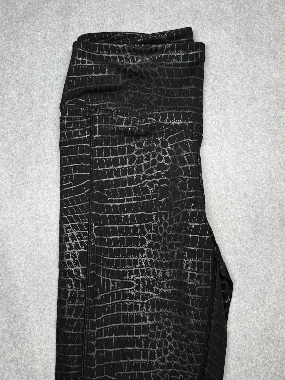 PINK Victoria's Secret Black Croc-Print Leggings - Picture 2 of 8